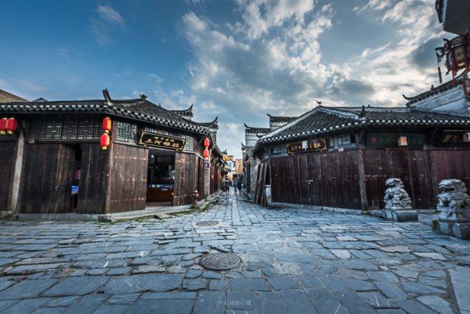 跑步“画”龙迎新春